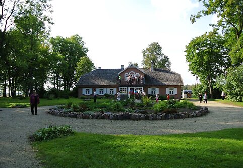 Paragių dvaras &ndash; Lazdynų Pelėdos muziejus