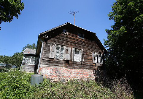 Lapių klebonija