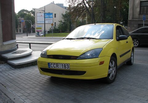 Kaune dviratininkas rėžėsi į automobilį