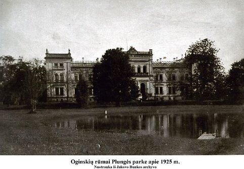 Rūmų vaizdas praėjusio amžiaus pradžioje. 