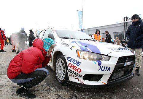 &bdquo;Halls Winter Rally 2013&ldquo; serviso zona