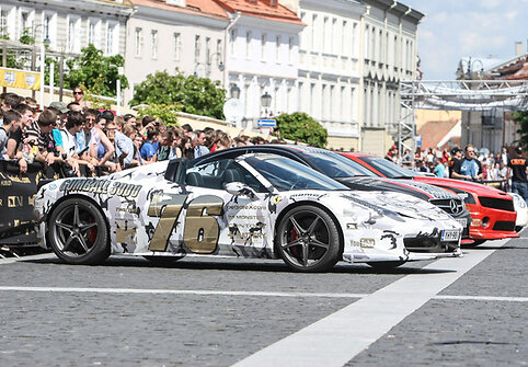 &bdquo;Gumball 3000&ldquo; ralis Vilniuje, &bdquo;Ferrari 458 Spider&ldquo;