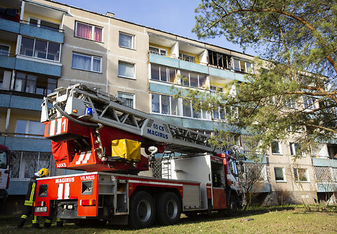 Sostinės Architektų gatvėje degė butas