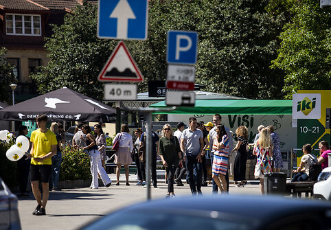 Rūdninkų skvere vienai dienai įsikūrė IKI parduotuvė po atviru dangumi