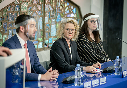 Vytautas Mitalas, Au&scaron;rinė Armonaitė, Evelina Dobrovolska