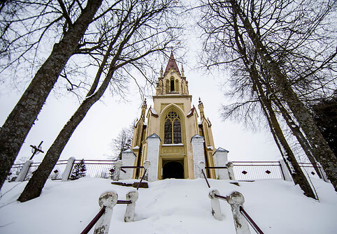 &Scaron;e&scaron;uolėlių &Scaron;vč. Mergelės Marijos, Visų malonių Tarpininkės, bažnyčia