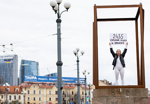 Meninė akcija &bdquo;Tai ne tik skaičiai&ldquo; skirta Ukrainoje žuvusiems civiliams pagerbti