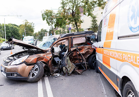 Greitosios pagalbos automobilio ir &bdquo;Subaru&ldquo; avarija Antakalnyje
