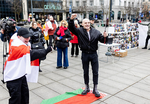 Lietuvoje gyvenančių baltarusių protesto akcija &bdquo;Luka&scaron;enką &ndash; į smulkintuvą&ldquo;