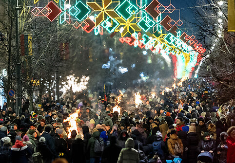 Lietuvos valstybės atkūrimo dienai paminėti simbolinių laužų ceremonija