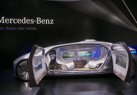 &bdquo;Mercedes-Benz&ldquo; automobilių stendas Frankfurto automobilių parodoje