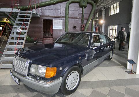 „Mercedes Benz 560 SEL“