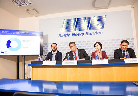 Vaidotas Beniu&scaron;is, Linas Linkevičius, Dovilė Končiak, Darius Kreivys
