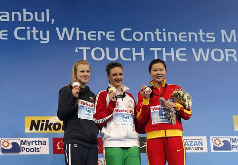 Rūta Meilutytė su sidabro medaliu
