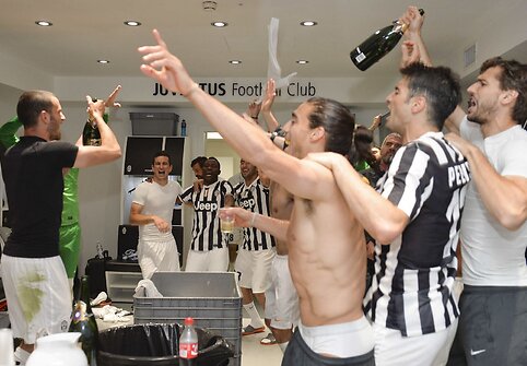 „Juventus“ futbolininkai švenčia čempionų titulą
