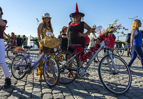 „Fancy Women Bike Ride“