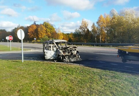 Užsidegęs automobilis