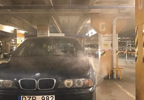 Dūmai iš automobilio