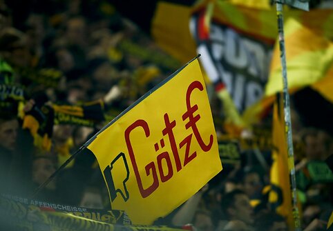 „Borussia“ aistruolių plakatas prieš Mario Goetze