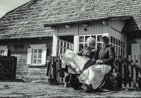 Malvina &ndash; Irma Marčienė, Akvelina &ndash; renginių organizatorė ir dorinio ugdymo mokytoja Au&scaron;relė Sereikienė (kairėje)