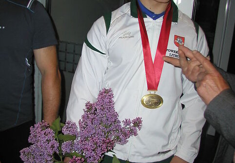 Pasaulio štangos spaudimo čempionas lazdijietis 16-metis Klaudijus Malevskis.