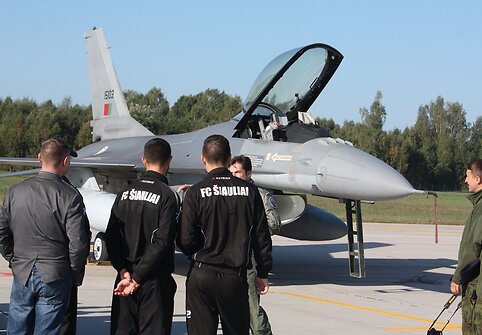 „Šiaulių“ futbolininkai – NATO oro bazėje Zokniuose