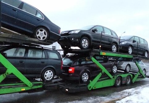 Į Lietuvą gabenti automobiliai