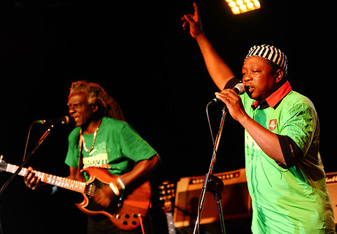 &bdquo;The Refugee All Stars&ldquo; koncerto akimirka 