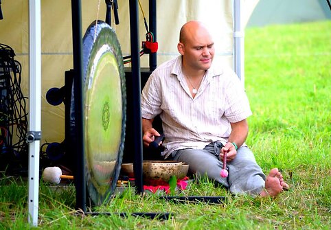 „Varom 2013“ / Vyrenijus Andrijauskas / Joga su gongais / Festivalio organizatorių nuotr.