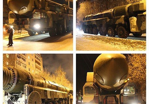 Rusų raketinės sistemos &bdquo;Topol-M&ldquo;, kurios ne&scaron;a atominę galvutę.