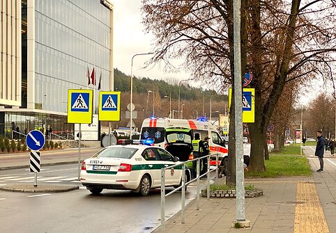 Vilniuje Saltoni&scaron;kių gatvės perėjoje partrenktas žmogus