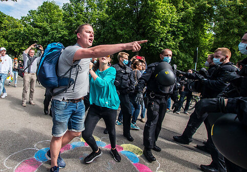 Protestai prie&scaron; vie&scaron;ojo gyvenimo apribojimus Vokietijoje