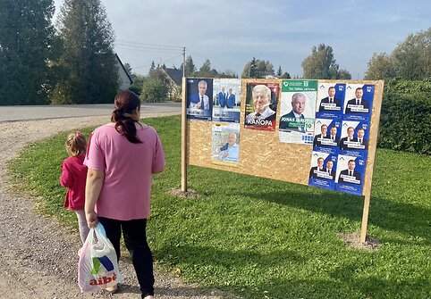 Rinkiminiai plakatai Rudiliuose