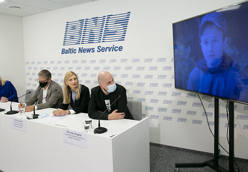 Pristatytos reklamos prie&scaron; smurtą prie&scaron; vaikus