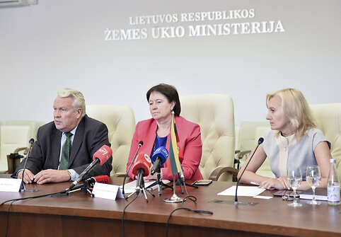 Žemės ūkio ministrės V.Baltraitienės ir Latvijos žemės ūkio ministro J.Duklavs spaudos konferencija