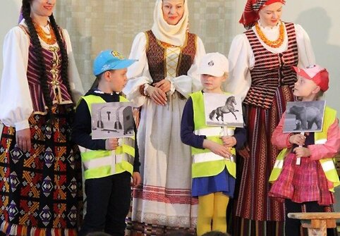 75-ąjį kūrybinės veiklos jubiliejų &scaron;venčiantis ansamblis &bdquo;Lietuva&ldquo; atvėrė savo namų duris