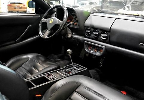 Parduodama „Ferrari Testarosa“