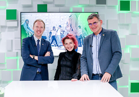 15min studijoje lankosi projekto &bdquo;Kito kailyje&ldquo; kūrėjai