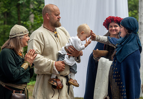 Vaiko palaiminimo apeigos pagal lietuvių senosios prigimtinės religijos papročius