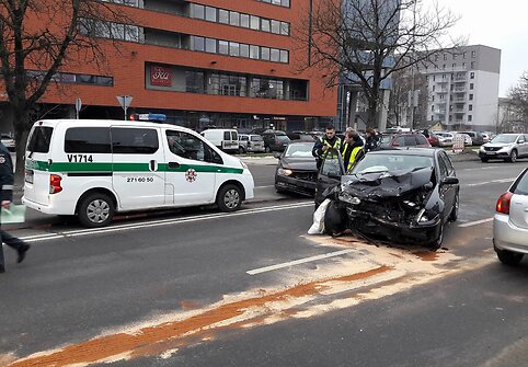 Žalgirio gatvėje į avariją pateko VMI automobilis