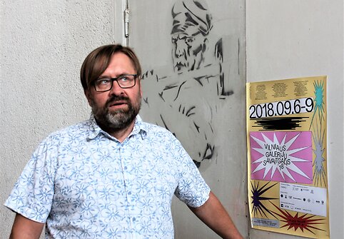 Dailininkas Linas Liandzbergis svetingai atveria duris į naująją dirbtuvę