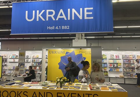 Pokalbiai Ukrainos stende Frankfurto knygų mugėje
