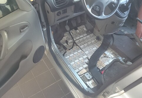 Cigarečių slėptuvė automobilio korpuse
