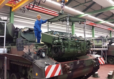 Lietuvos kariai Vokietijoje semiasi haubicų PzH2000 valdymo patirties