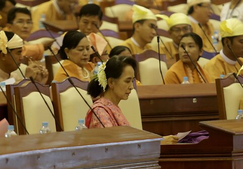 Mianmaro parlamente darbą pradeda Aung San Suu Kyi partija