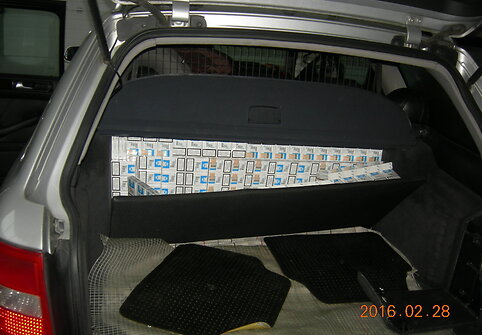 Automobilyje slėptos kontrabandinės cigaretės