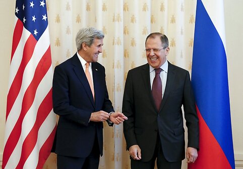 Johnas Kerry susitiko su Sergejumi Lavrovu
