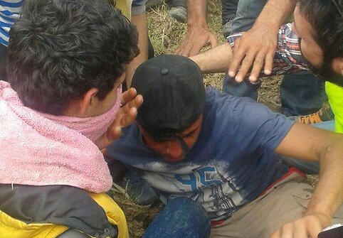 Makedonijos policija ašarinėmis dujomis vaikė migrantus prie sienos su Graikija