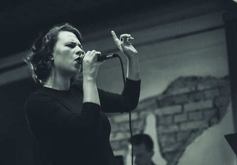 Gintarė Šmigelskytė ir Justas Čeponis. Koncerto „La Vie Boheme“ @ „Que pasa“ akimirka