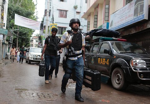 Banglade&scaron;e per policijos reisą nukauti 9 įtariami islamistai